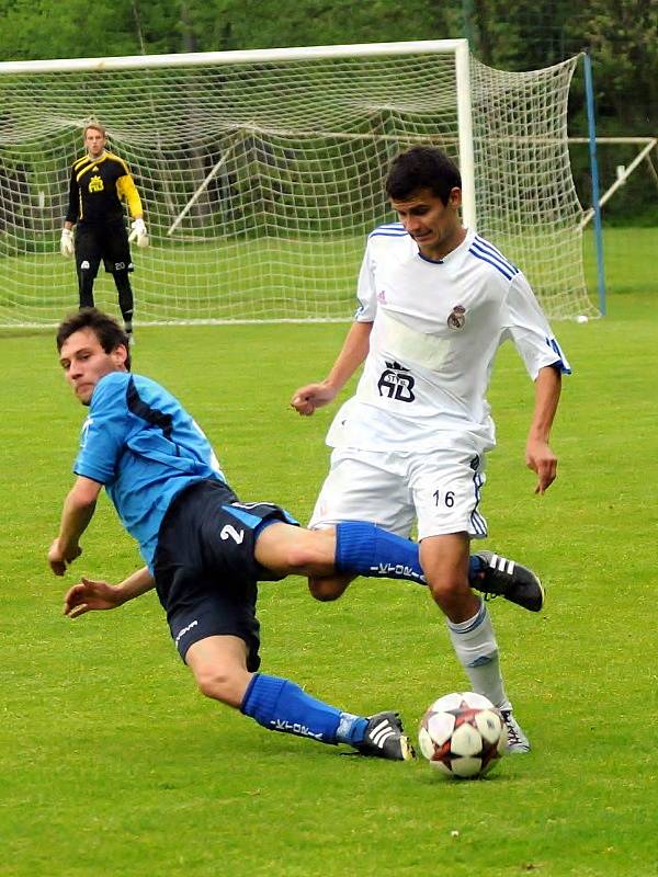 Lískovec si na domácím trávníku poradil díky dvěma gólům Mariána Kovaříka s Otrokovicemi 2:0.