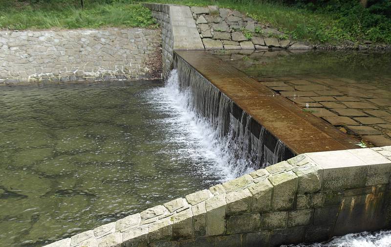 Povodí Odry opravily unikátní soustavu dvaceti kaskád na bystřině Mohelnici v Raškovicích a Krásné v Beskydech po její soutok s říčkou Morávkou, 21. 6. 2022.