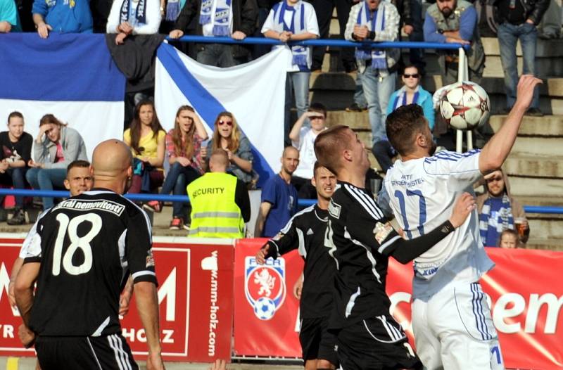 Fotbalisté Frýdku-Místku na domácím hřišti nestačili Žižkovu a podlehli mu 0:2. 