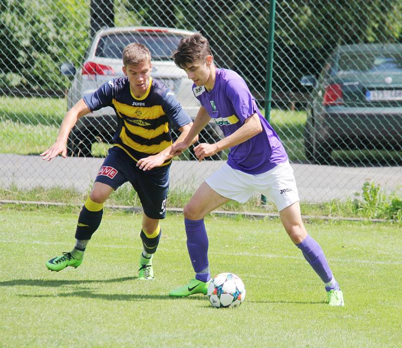 Favorizovaný Frýdlant (žluto-modré dresy) si v generálce poradil s Čeladnou 3:0.