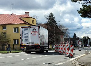 Dodělávání rekonstrukce mostu na "staré" cestě na Beskydy, 25. 3. 2024.