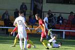 Fotbalisté divizního Frýdlantu nad Ostravicí (žluto-červené dresy) zvítězili v domácím prostředí nad karvinským B týmem 1:0.