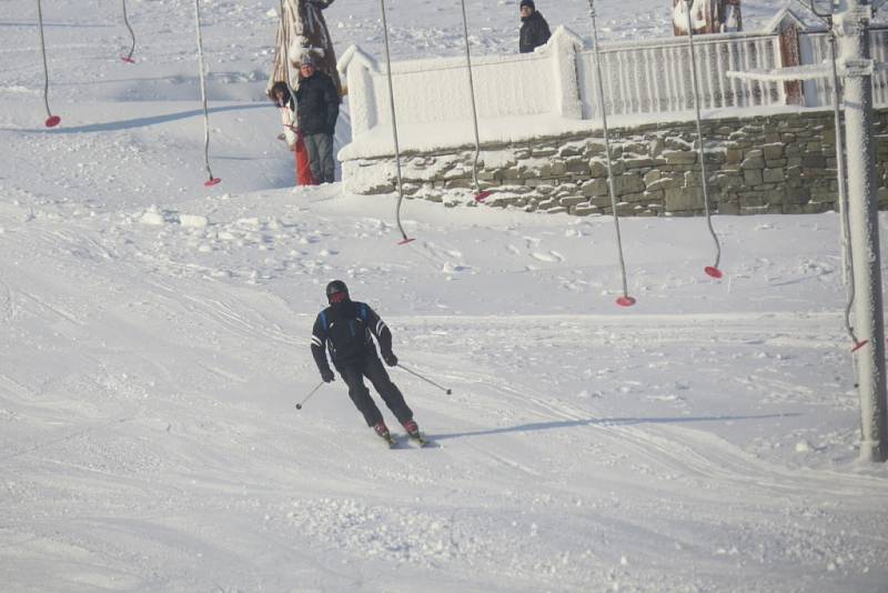 Lyžování ve Ski areálu Opálená ve Pstruží. 