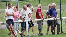 Divizní fotbalisté Frýdlantu (v pruhovaném) prohráli na domácím trávníku s Brumovem 0:1.