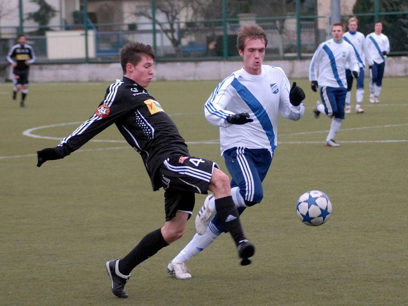 Fotbalisté olomoucké Sigmy si poradili na umělé trávě v Olomouci s Frýdkem-Místkem 3:0.