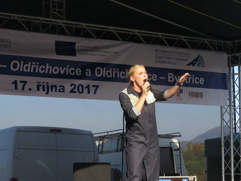 V Třinci byl slavnostně otevřen obchvat v úseku mezi Nebory a Bystřicí.