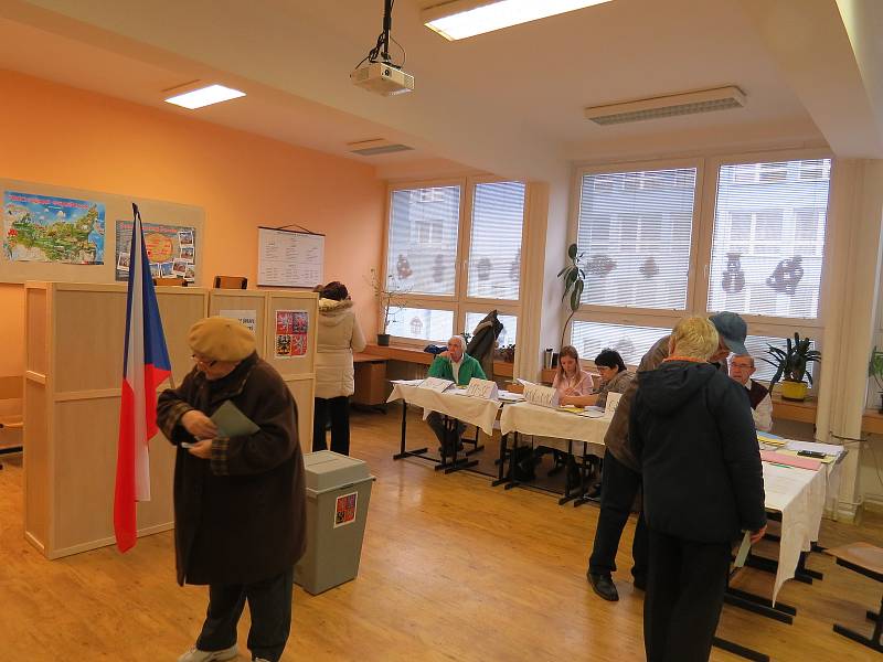 Prezidentské volby ve Frýdku-Místku, 6. základní škola, ulice Pionýrů, pátek 12. ledna 2018.