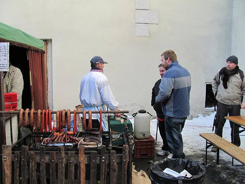 Vánoční jarmark se v neděli 5. prosince konal v areálu frýdeckého zámku. Přilákal na pět tisíc návštěvníků.