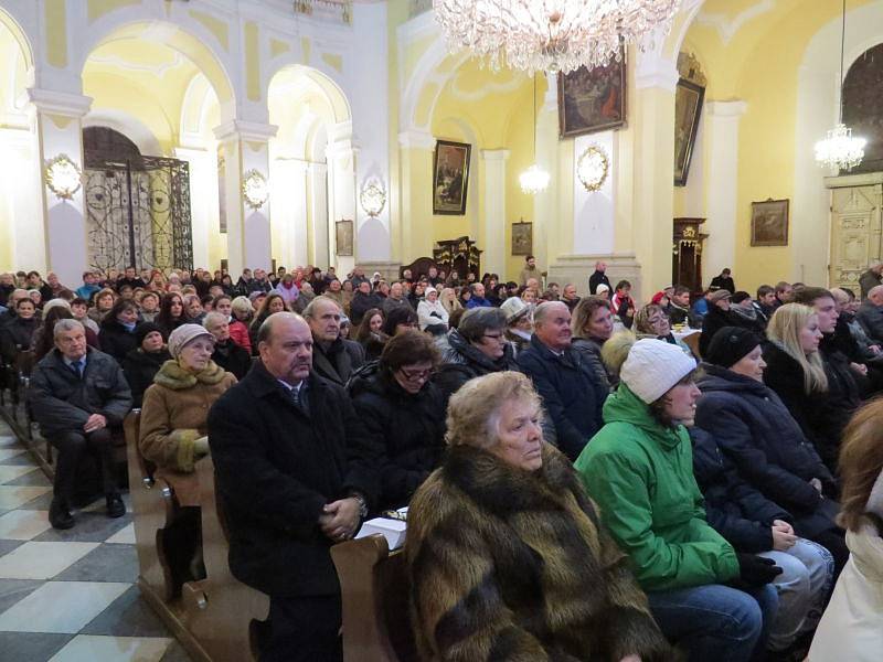 Mši svatou ve frýdecké bazilice navštívily desítky lidí.