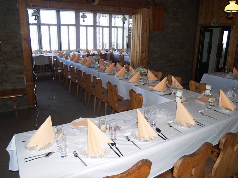 Turistická horská chata je také místem, kde se konají svatební hostiny