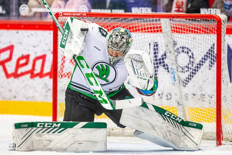 Semifinále play off hokejové extraligy - 1. zápas: HC Oceláři Třinec - BK Mladá Boleslav, 3. dubna 2022 v Třinci. Brankář Mladé Boleslavi Gašper Krošelj.