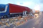 Nehoda dvou nákladních vozidel z Polska a Slovenska v Mostech u Jablunkova.