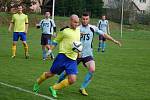 Fotbalisté Dobré (v modrých dresech) své těsné vedení nakonec neudrželi. Soupeř totiž srovnal v poslední minutě na 1:1.