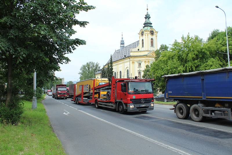 Řidiči uvízli ve Frýdku-Místku ráno v kolonách.