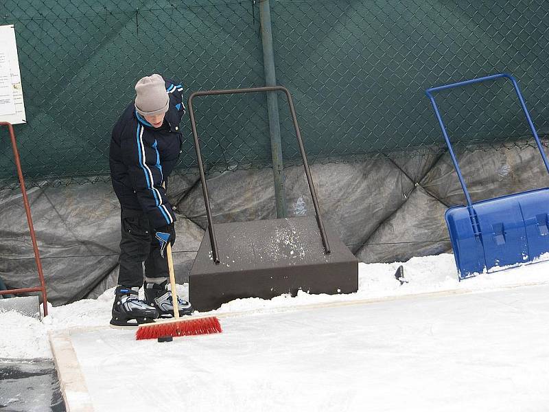 Ve Frýdlantu nad Ostravicí funguje nové kluziště. Město je vytvořilo ve sportovním a relaxačním centru Kotelna. 