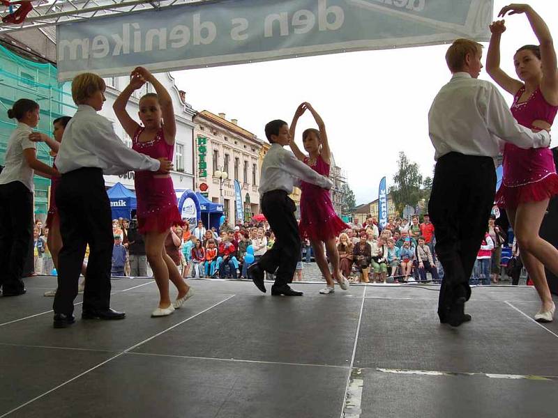 Taneční klub Rytmik pod vedením Jolany Suszkové zatančil mix latinsko-amerických tanců.