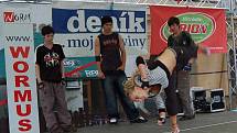 Členové skupiny Break dance zatančili na skladbu Street Battle.