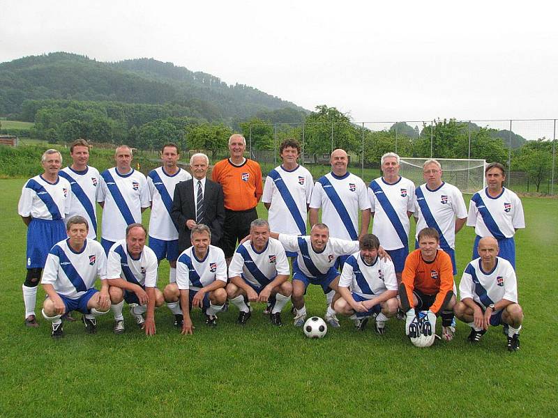 Bývalí fotbalisté Válcoven plechu si zahráli o víkendu přátelské utkání proti staré gardě Vsetína. Valcíře nakonec omlazený tým hostí udolal.