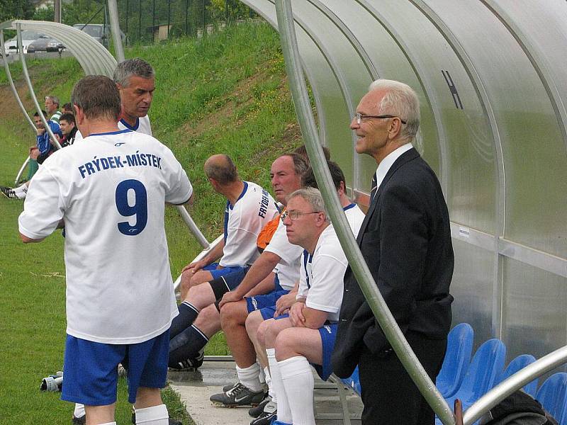 Bývalí fotbalisté Válcoven plechu si zahráli o víkendu přátelské utkání proti staré gardě Vsetína. Valcíře nakonec omlazený tým hostí udolal.