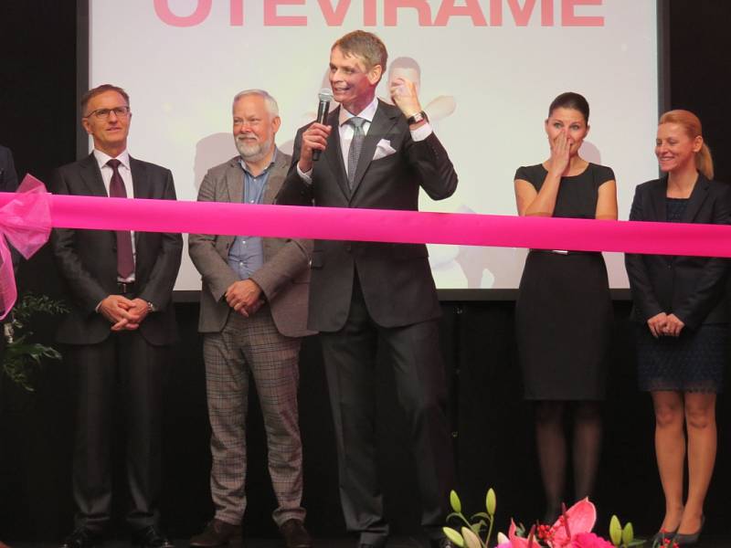 Ve Frýdku-Místku se ve čtvrtek poprvé otevřely brány nového obchodního centra Frýda. 