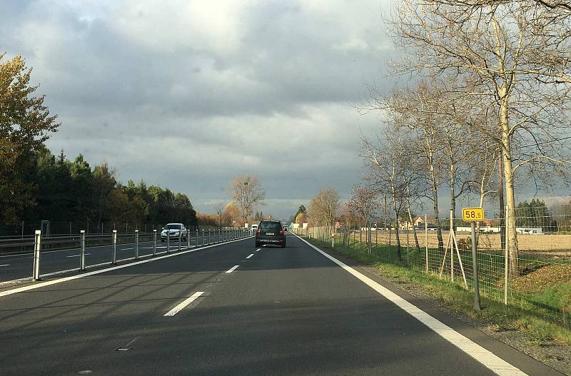 V úseku silnice I/56 v Bašce vzniknou nové protihlukové zábrany, 10. 11. 2022.