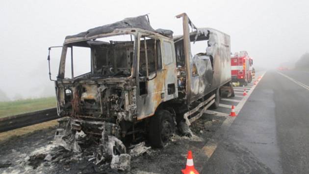 Požár v Mostech u Jablunkova zničil nákladní auto. 