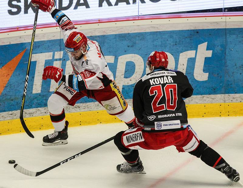 Třinec - Hradec Králové. Semifinále play-off.