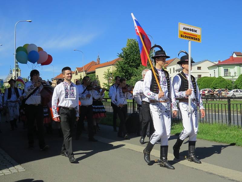 Mezinárodní folklorní festival ve Frýdku-Místku. 