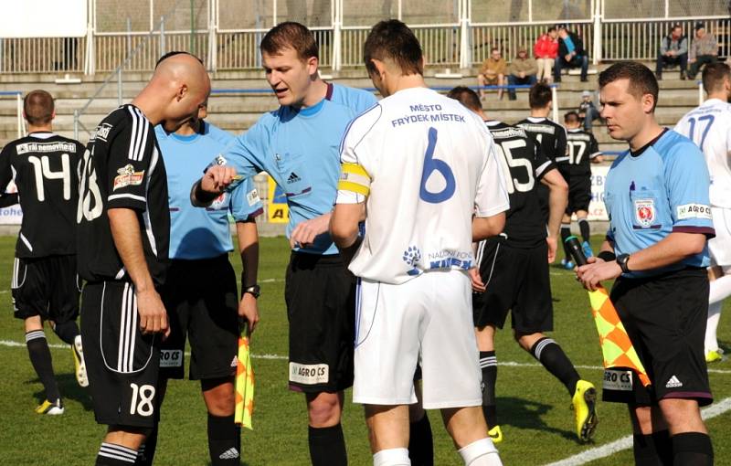 Fotbalisté Frýdku-Místku na domácím hřišti nestačili Žižkovu a podlehli mu 0:2. 