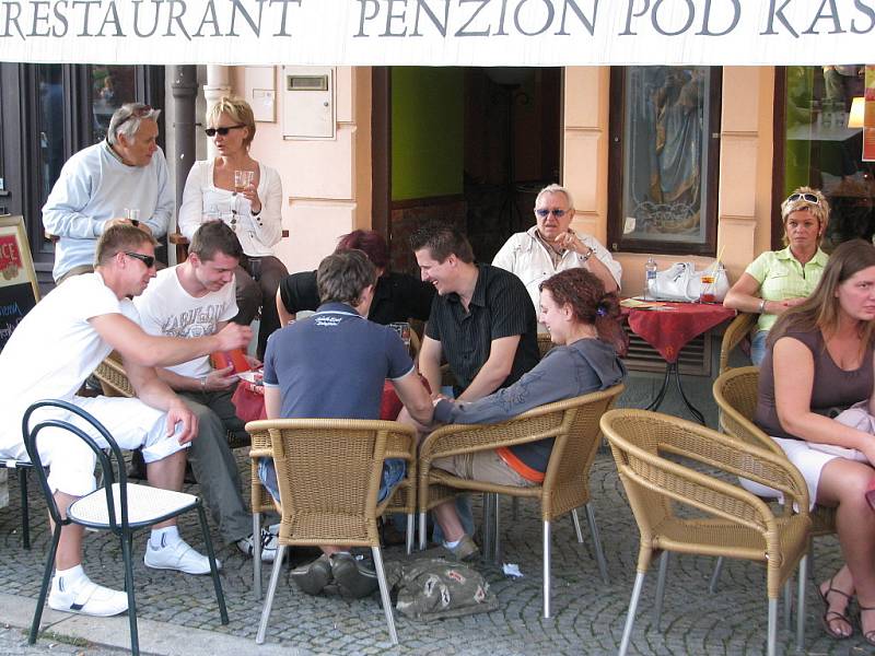 Enormní zájem opět po roce provázel třetí ročník festivalu Jazz ve městě, který se v sobotu uskutečnil na frýdeckém Zámeckém náměstí. Na akci se dostavilo kolem čtyř tisíc posluchačů kvalitní hudby.