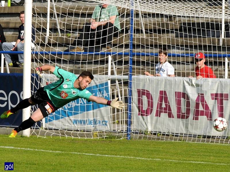 Valcíři si vyšlápli na lídra tabulky, když na domácím trávníku porazili hradecké Votroky 3:1. 