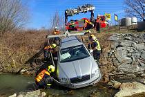 Dvě jednotky hasičů se ve středu 31. března 2021 odpoledne zapojily do likvidace následků dopravní nehody osobního automobilu ve Frýdku-Místku.