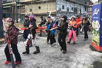 Bílá v Beskydech, kde se ještě dalo po oblevě v prvním týdnu ledna lyžovat, 3. 1. 2023.