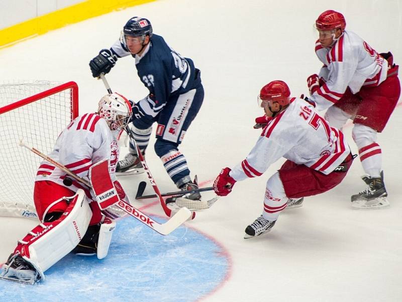 Přátelský hokejový zápas mezi HC Oceláři Třinec a Bílí Tygři Liberec v nové Werk aréně. 