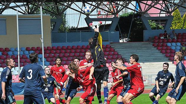 Druholigoví fotbalisté Třince si na úvod letní přípravy zahráli nejprve s divizním Lískovcem (snímek je z tohoto utkání) a slovenským nováčkem nejvyšší soutěže - Trenčínem