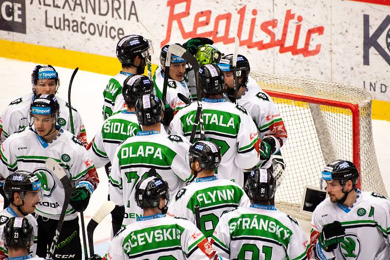 Utkání 2. kola semifinále play-off Generali České pojišťovny mezi HC Oceláři Třinec a BK Mladá Boleslav. 4. dubna 2021 v Třinci. Radost týmu BK Mladá Boleslav.