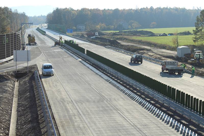 V Třinci byl slavnostně otevřen obchvat v úseku mezi Nebory a Bystřicí.