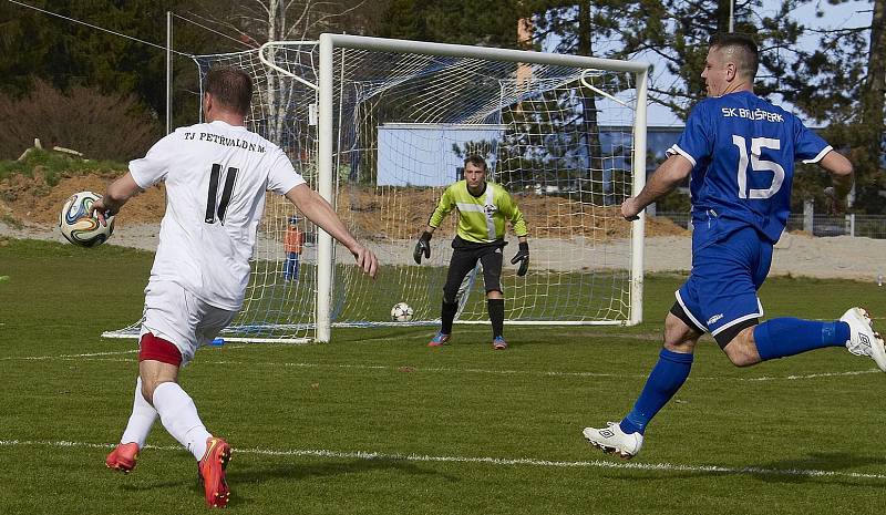 Derby mezi Brušperkem a Petřvaldem na Moravě skončilo nakonec smírem 1:1. 