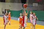 Utkání nejmladších minižákyň U11 mezi BK Frýdek-Místek a Basket Ostrava ze dne 2. února 2012.