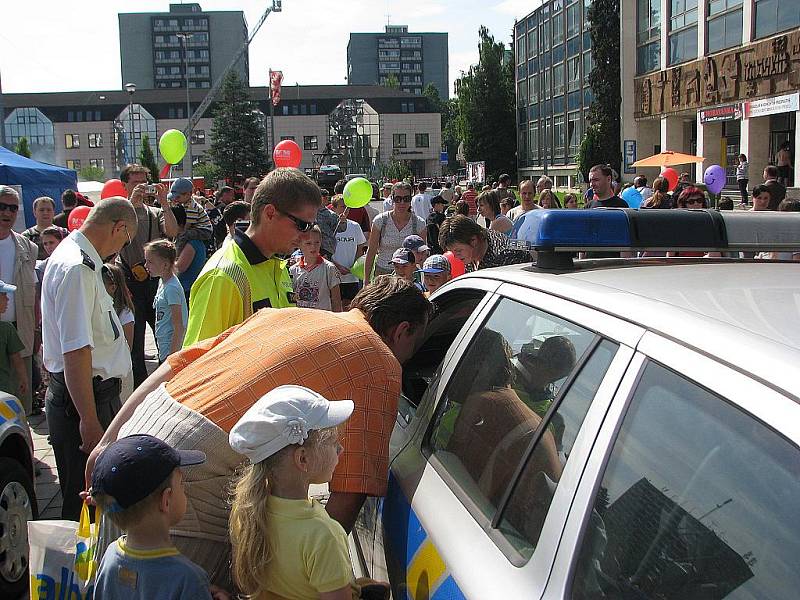 Den s IZS bavil v sobotu obyvatele Třince. Vrcholem dvouhodinové akce na náměstí Svobody byl zásah u simulované nehody.