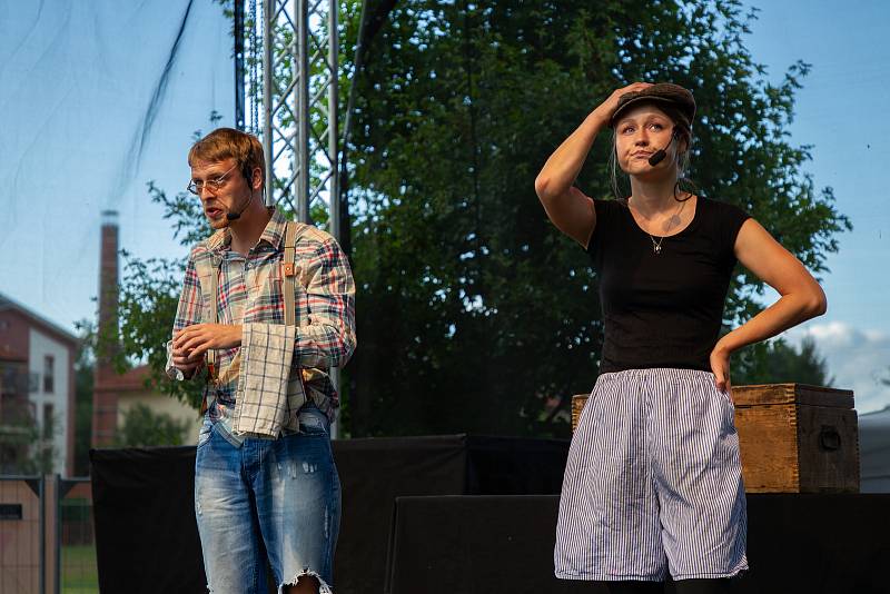První den festivalu Ladná Čeladná se konal 6. srpna 2021. Na snímku divadelní představení Bílá velryba.