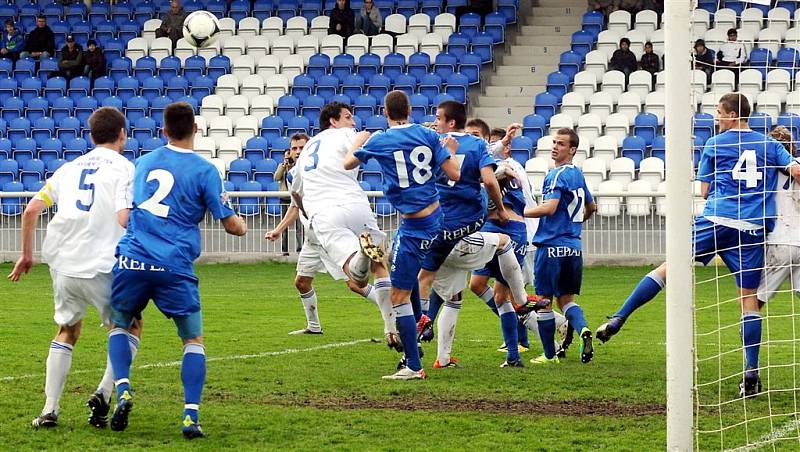 Fotbalisté Frýdku-Místku potvrdili dobrou jarní formu, když na domácím stadionu zdolali posilněný celek ostravské juniorky 1:0. 