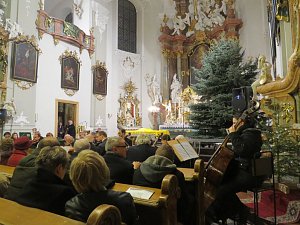 Kostel sv. Jana a Pavla ve Frýdku-Místku byl v pátek 19. prosince zaplněn do posledního místa. Česká mše vánoční se zde koná pravidelně.