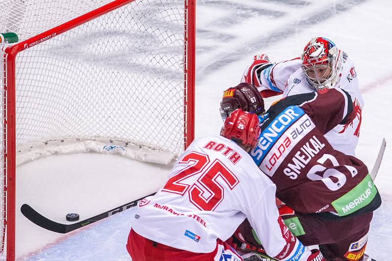 Oceláři (v bílém) vs. Sparta Praha.