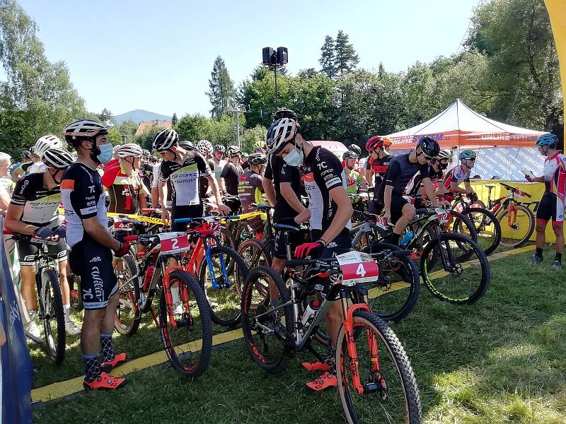 Sedmý ročník závodu Bike Čeladná odstartoval v sobotu v Beskydech. Foto: Deník/Tereza Liczmanová