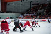 Hokejisté Frýdku-Místku prohráli sobotní zápas 50. kola Chance ligy se Slavií Praha 2:3, přišli o možnost postoupit do play-off a ještě budou muset zabojovat o záchranu.