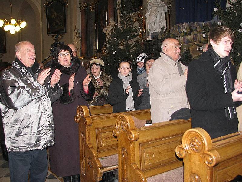 Mimořádným úspěchem skončil sobotní absolventský koncert v kostele svatého Jana a Pavla v Místku. 
