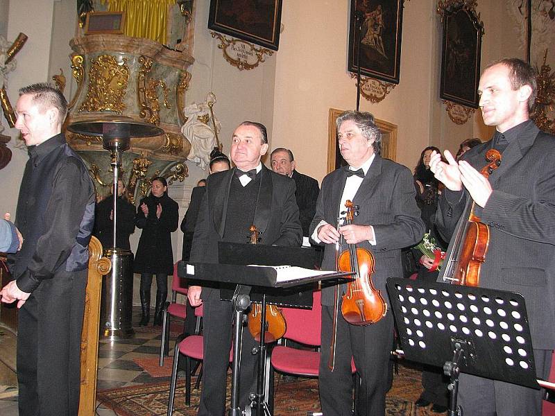 Mimořádným úspěchem skončil sobotní absolventský koncert v kostele svatého Jana a Pavla v Místku. 