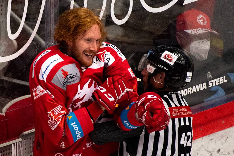 Utkání 2. kola semifinále play-off Generali České pojišťovny mezi HC Oceláři Třinec a BK Mladá Boleslav. 4. dubna 2021 v Třinci. Jack William Rodewald.