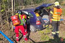 Nehoda v Malenovicích, hasiči vyprošťovali zaklíněného řidiče, duben 2023.